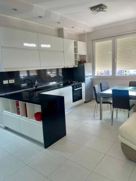 Tirane, jepet me qera apartament 2+1 Kati 7, 85 m² 750 € (Zonja Curre)