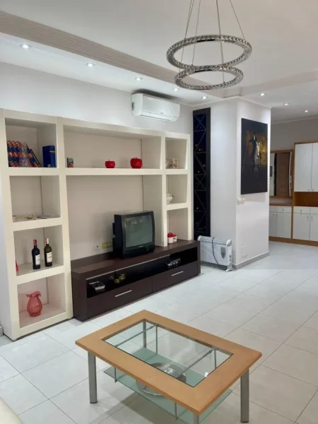 Tirane, jepet me qera apartament 2+1 Kati 7, 85 m² 750 € (Zonja Curre)