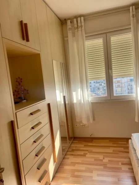 Tirane, jepet me qera apartament 2+1 Kati 7, 85 m² 750 € (Zonja Curre)
