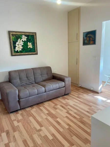 Tirane, jepet me qera apartament 2+1 Kati 7, 85 m² 750 € (Zonja Curre)
