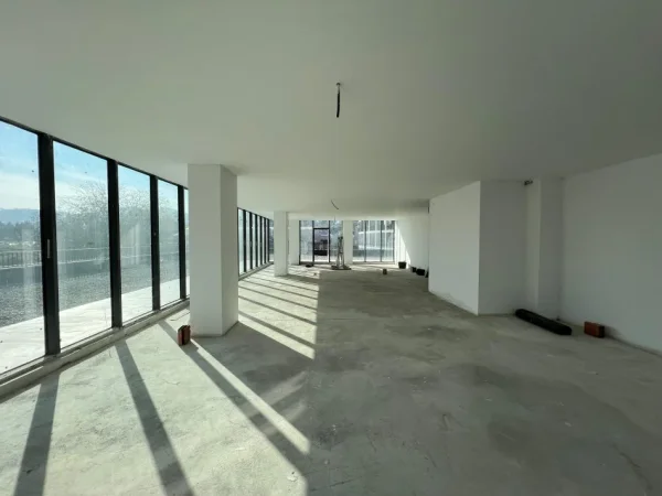 Tirane, jepet me qera ambjent biznesi Kati 1, 403 m² 4.500 € (RRUGA E KOSOVAREVE)