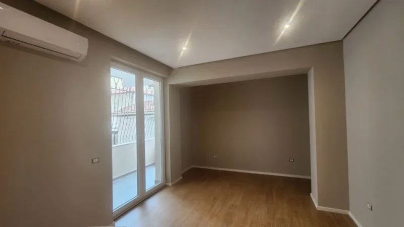 Tirane, jepet me qera ambjent biznesi Kati 1, 93 m² 900 € (Rruga e Kavajes)