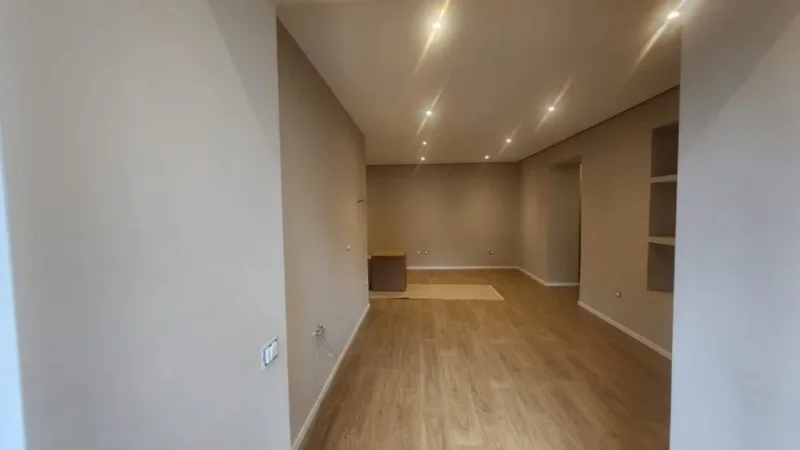Tirane, jepet me qera ambjent biznesi Kati 1, 93 m² 900 € (Rruga e Kavajes)