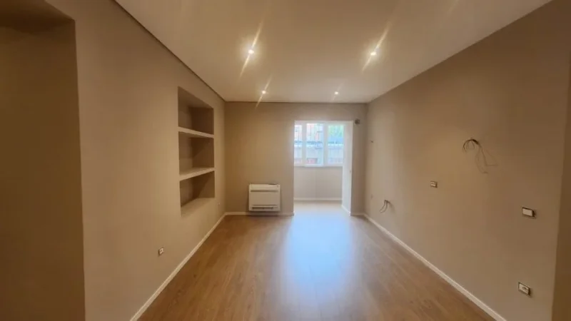 Tirane, jepet me qera ambjent biznesi Kati 1, 93 m² 900 € (Rruga e Kavajes)