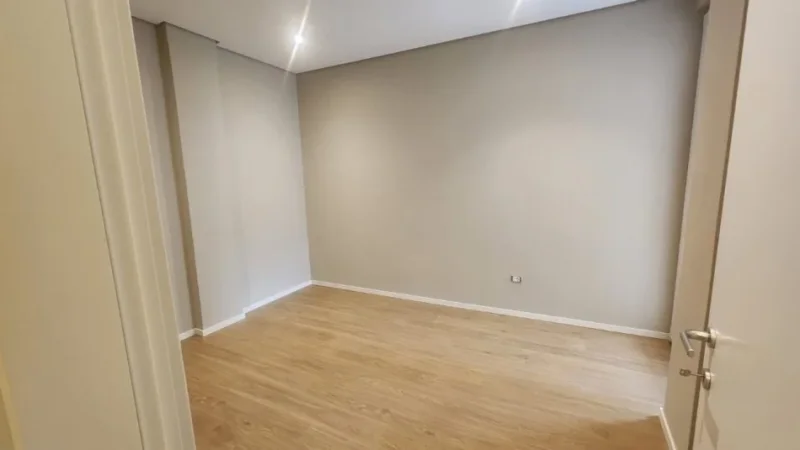 Tirane, jepet me qera ambjent biznesi Kati 1, 93 m² 900 € (Rruga e Kavajes)