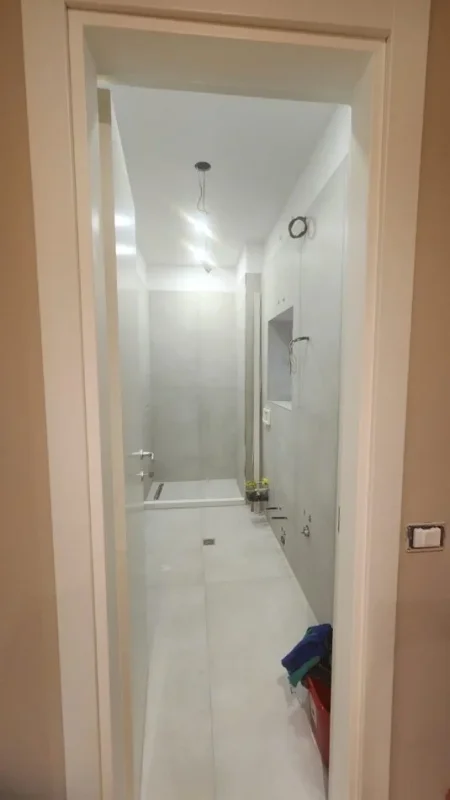 Tirane, jepet me qera ambjent biznesi Kati 1, 93 m² 900 € (Rruga e Kavajes)