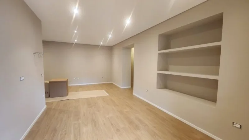 Tirane, jepet me qera ambjent biznesi Kati 1, 93 m² 900 € (Rruga e Kavajes)