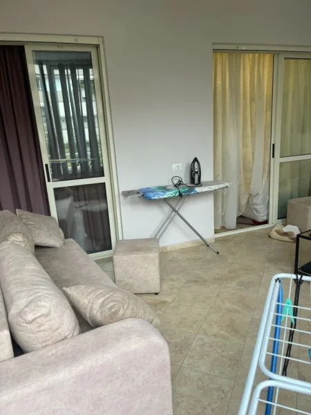 Tirane, jepet me qera apartament 3+1+Ballkon Kati 2, 101 m² 1.000 € (Kopshti Zoologjik)