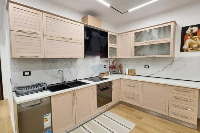 Shqiperi, jepet me qera apartament 2+1 , 104 m² 1.000 € (Rruga e Elbasanit)