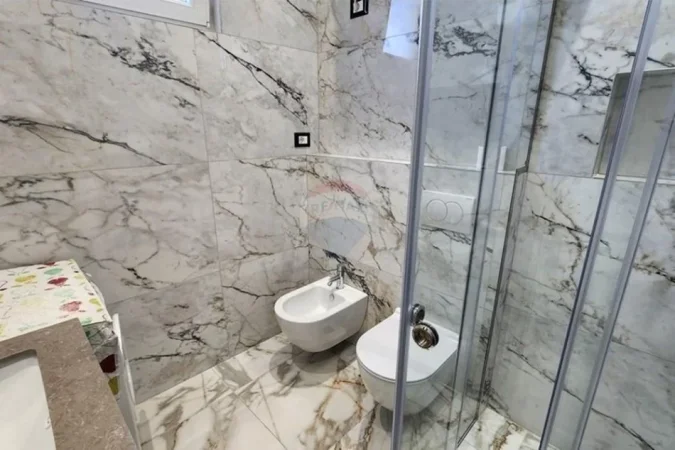 Shqiperi, jepet me qera apartament 2+1 , 104 m² 1.000 € (Rruga e Elbasanit)