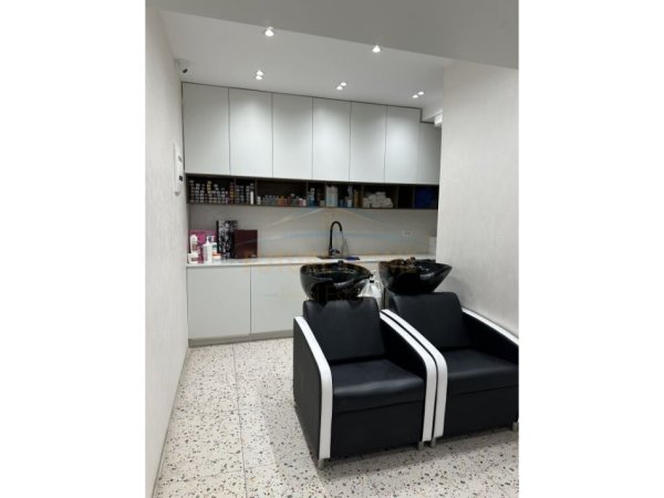 Tirane, jepet me qera ambjent biznesi Kati 0, 100 m² 1.500 € (Harry Fultz)