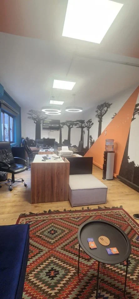 Tirane, jepet me qera ambjent biznesi , 310 m² 3.000 € (Ish Blloku)