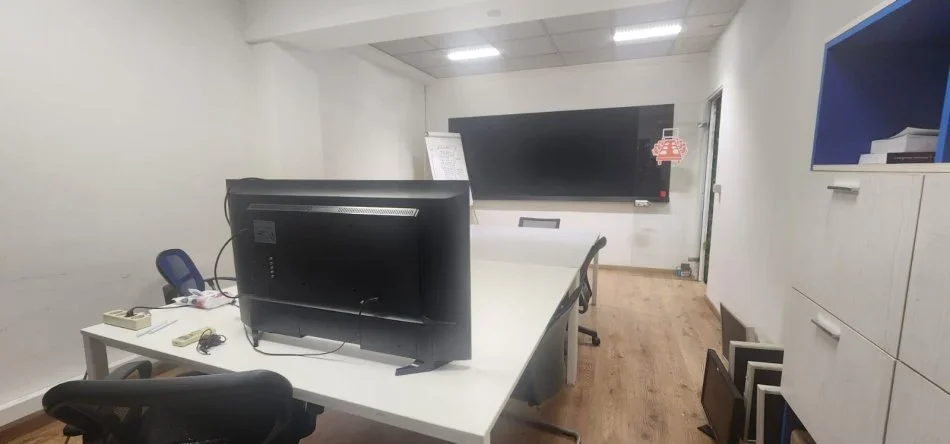 Tirane, jepet me qera ambjent biznesi , 310 m² 3.000 € (Ish Blloku)