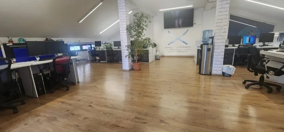 Tirane, jepet me qera ambjent biznesi , 310 m² 3.000 € (Ish Blloku)