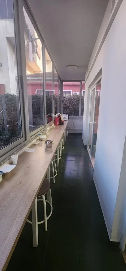 Tirane, jepet me qera ambjent biznesi , 310 m² 3.000 € (Ish Blloku)