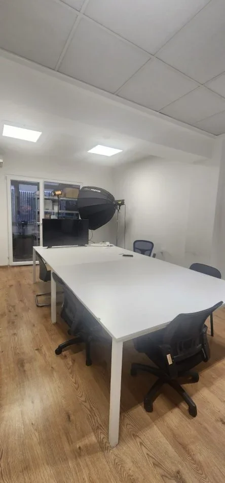 Tirane, jepet me qera ambjent biznesi , 310 m² 3.000 € (Ish Blloku)