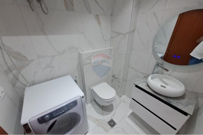 Tirane, jepet me qera apartament 3+1 Kati 4, 130 m² 650 €