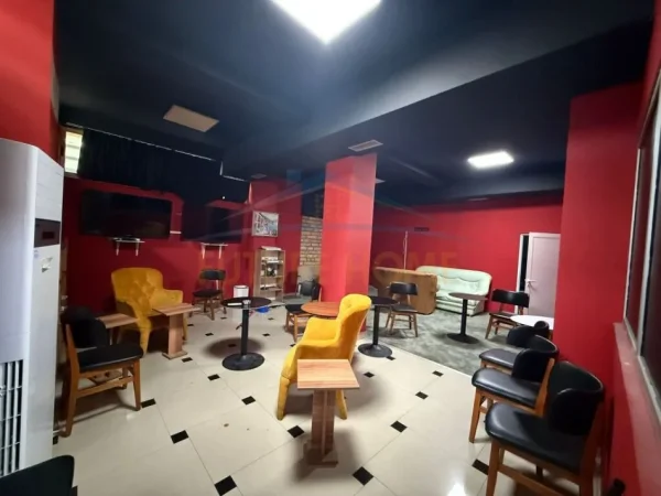 Tirane, jepet me qera lokal Kati 0, 385 m² 1.100 € 