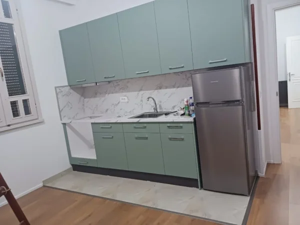 Tirane, jepet me qera apartament 2+1+Ballkon Kati 2, 88 m² 420 € (KOMBINAT)