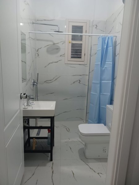 Tirane, jepet me qera apartament 2+1+Ballkon Kati 2, 88 m² 420 € (KOMBINAT)
