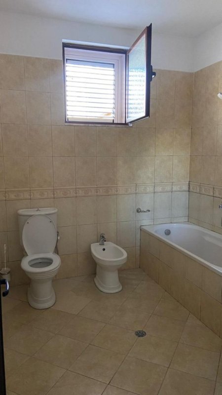 JEPET ME QERA PARTAMENT 2+1 NE KATIN E NJE VILE PRIVATE -PORCELAN