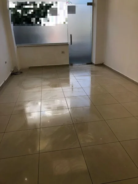 Tirane, jepet me qera dyqan Kati 1, 35 m² 300 € (Rruga e Dibres)