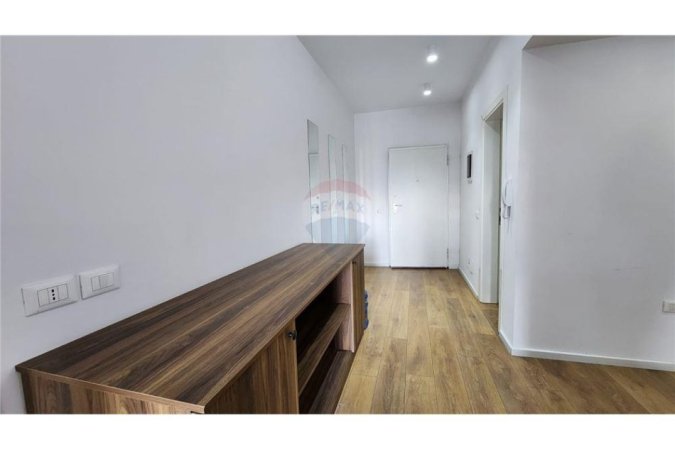 Tirane, jepet me qera apartament , 800 € 