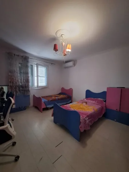 APARTAMENT 3+1 NE SHITJE , TEK ISH PARKU