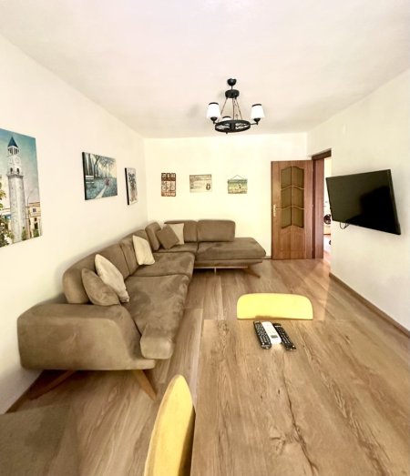 Tirane, jepet me qera apartament 1+1+Ballkon Kati 5, 60 m² 500 € (MINE PEZA)