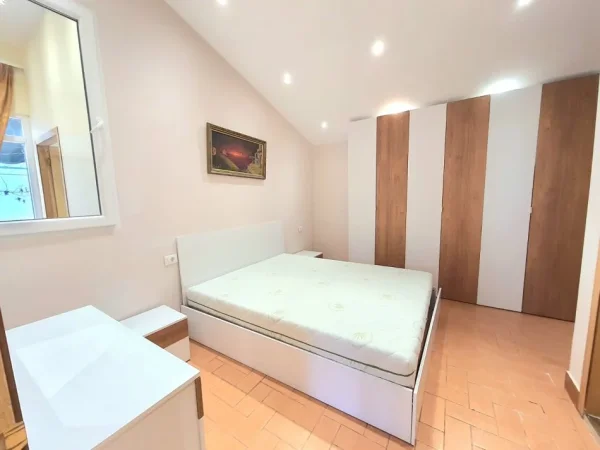 APARTAMENT 2+1+2 TUALETE+ VERANDE  ME QERA MYSLYM Shyri