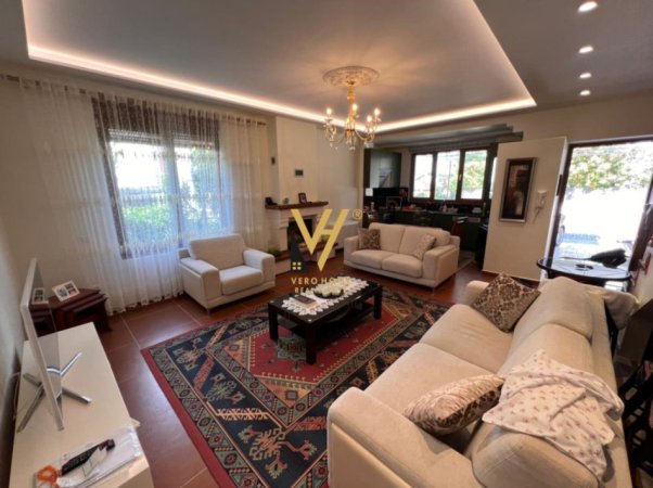 Tirane, jepet me qera apartament 3+1+Ballkon Kati 0, 200 m² 2.500 € (KOMPLEKSI KOLOMBO)
