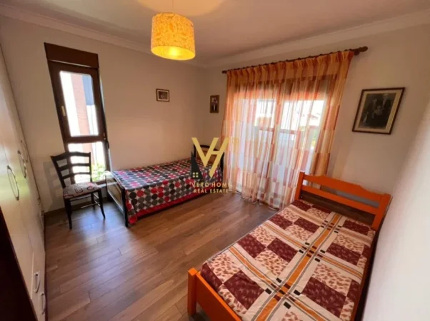 Tirane, jepet me qera apartament 3+1+Ballkon Kati 0, 200 m² 2.500 € (KOMPLEKSI KOLOMBO)