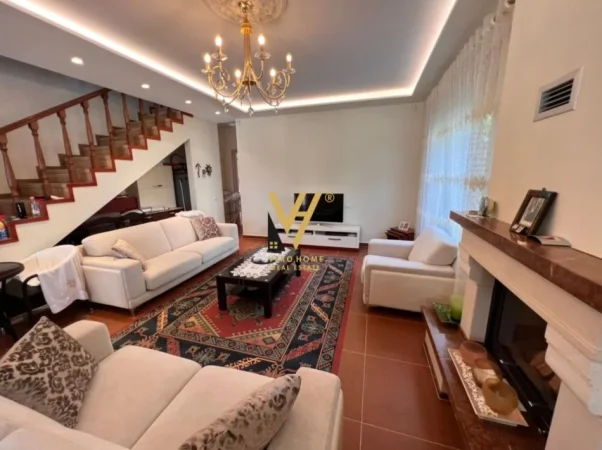 Tirane, jepet me qera apartament 3+1+Ballkon Kati 0, 200 m² 2.500 € (KOMPLEKSI KOLOMBO)