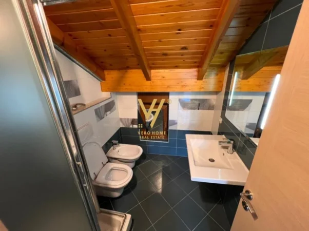 Tirane, jepet me qera apartament 3+1+Ballkon Kati 0, 200 m² 2.500 € (KOMPLEKSI KOLOMBO)