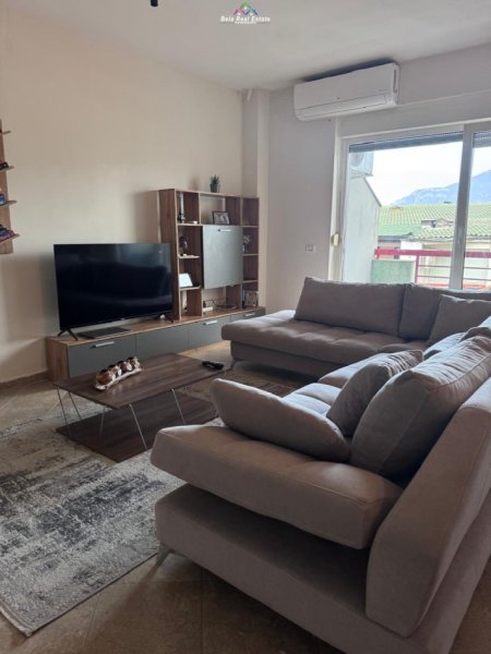 Tirane, jepet me qera apartament 2+1 Kati 4, 110 m² 650 € (liqeni i thate)