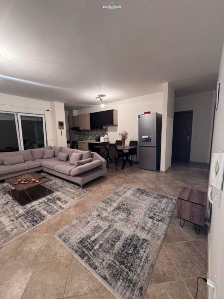 Tirane, jepet me qera apartament 2+1 Kati 4, 110 m² 650 € (liqeni i thate)