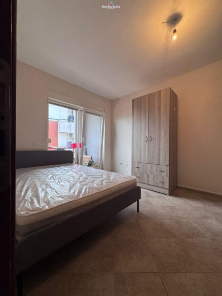 Tirane, jepet me qera apartament 2+1 Kati 4, 110 m² 650 € (liqeni i thate)