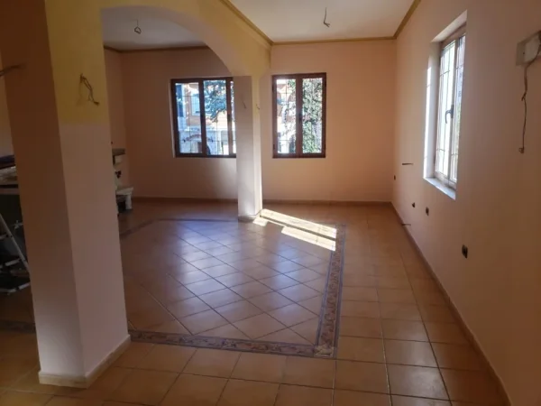 Tirane, jepet me qera Vile 3 Katshe Kati 3, 200 m² 2.500 € (DON BOSKO)