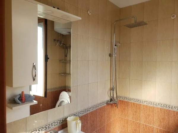 Tirane, jepet me qera Vile 3 Katshe Kati 3, 200 m² 2.500 € (DON BOSKO)