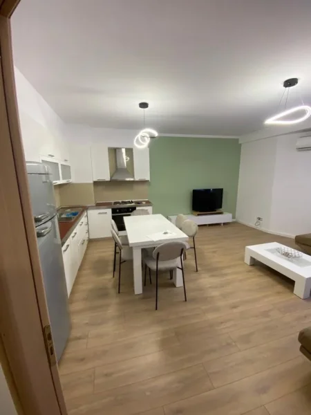 Tirane, jepet me qera apartament 2+1 Kati 6, 100 m² 550 € (Yzberisht)