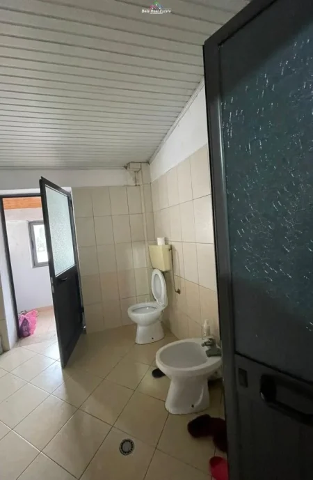 Tirane, shes apartament 2+1 Kati 5, 144 m² 186.000 € (komuna e parisit)