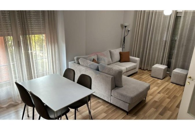 Tirane, jepet me qera apartament 2+1 , 800 € (Delijorgji)