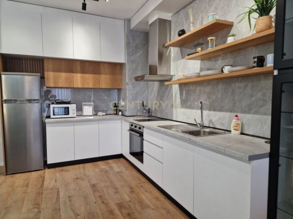Tirane, shes apartament 1+1 , 71 m² 177.500 € (Pazari I ri)