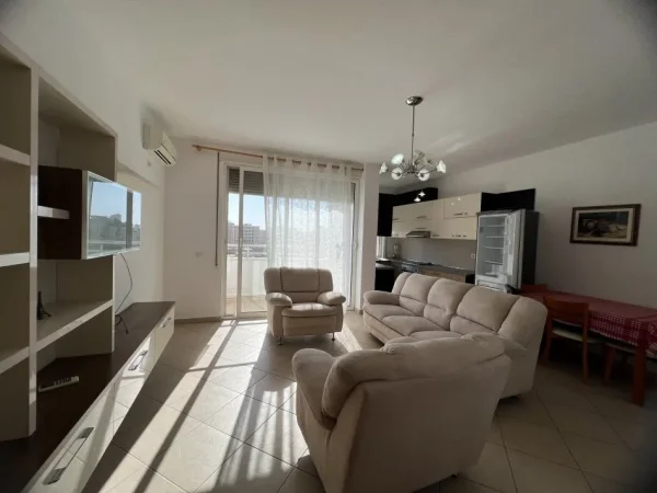 Durres, jepet me qera apartament 2+1+Ballkon Kati 8, 100 m² 350 € 