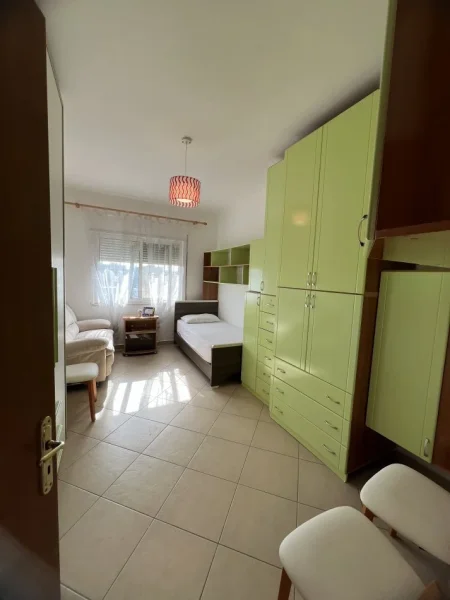 Durres, jepet me qera apartament 2+1+Ballkon Kati 8, 100 m² 350 € 