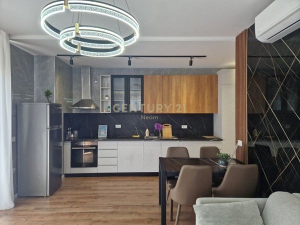 Tirane, shes apartament 1+1 , 88 m² 196.000 € (Pazari I ri)