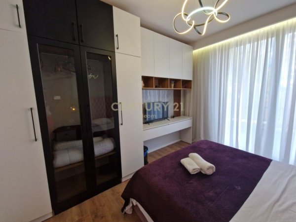 Tirane, shes apartament 1+1 , 88 m² 196.000 € (Pazari I ri)