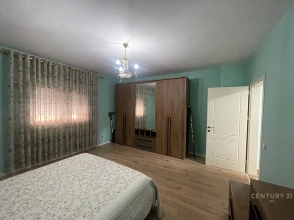 Tirane, jap me qera apartament 2+1 , 102 m² 800 € (Komuna e Parisit)