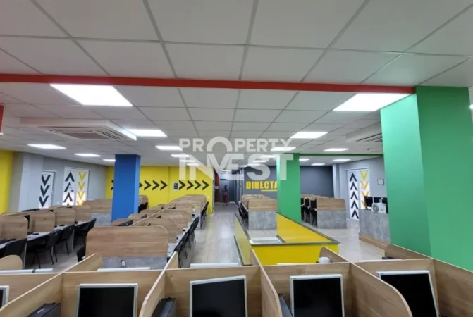 Tirane, jepet me qera ambjent biznesi Kati 1, 560 m² 7.000 € (Rruga e Dibres)