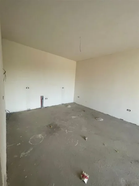 Tirane, shitet apartament 2+1+Ballkon Kati 5, 115 m² 201.250 € (Fusha Aviacionit)